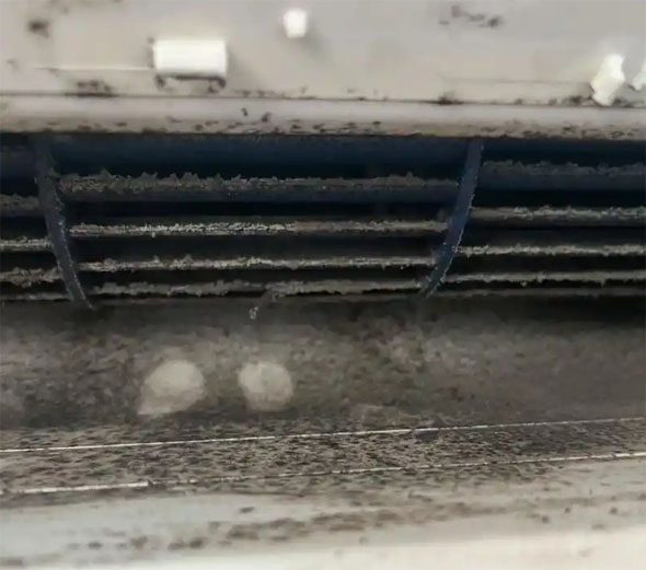 文山空调吹的风有股烧焦味是怎么回事